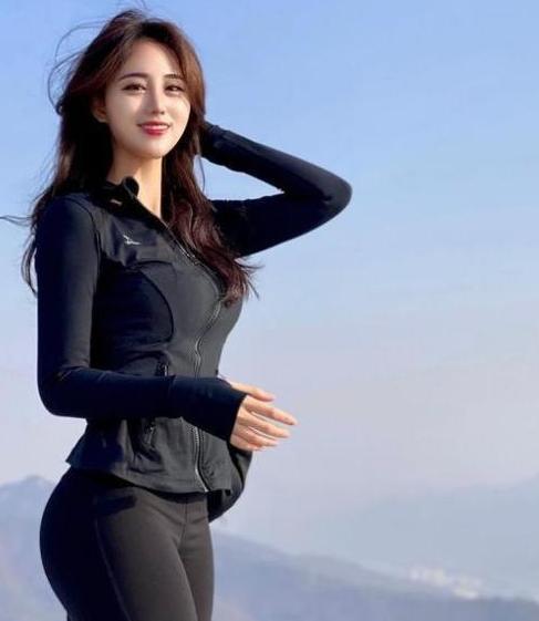 芒果体育27岁韩国小姐姐黄金比例身材坚持健身令她魅力十足(图1)