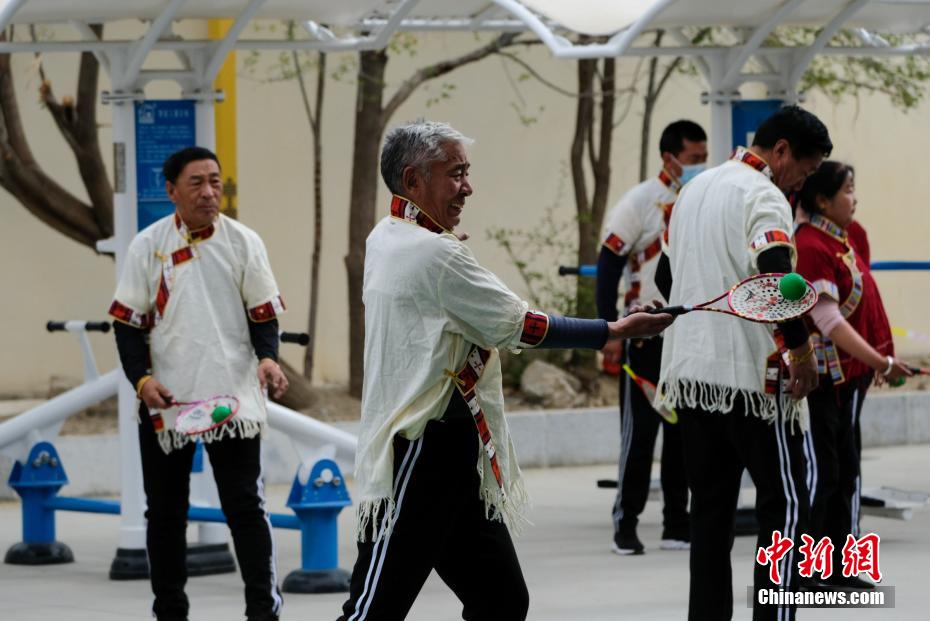 全民健身 西藏芒果体育组织各健身站点团队进行柔力球赛(图2)