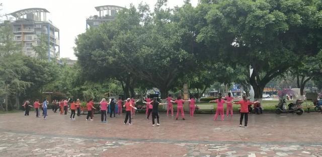 全民金博体育健身系列 广场舞-跟着节拍舞起来(图1)