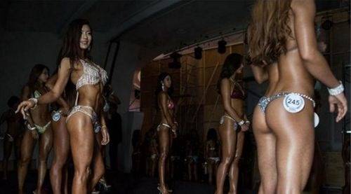 金博体育韩国举办健美比赛女子穿比基尼大秀身段(图1)