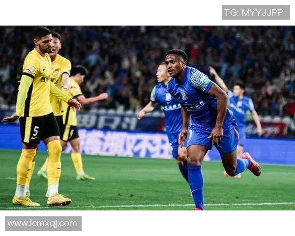 上港与申花激战正酣最终晋级之路谁能笑到最后