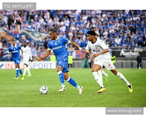 法乙特鲁瓦主场迎战梅斯双方争夺关键积分的精彩对决 法乙特鲁瓦主场迎战梅斯双方争夺关键积分的精彩对决