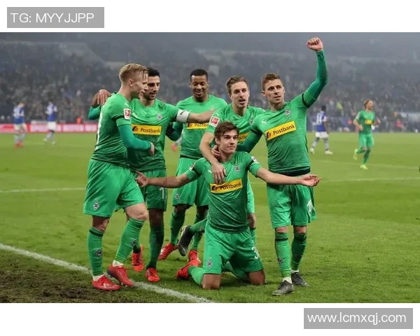 沙尔克04力挫门兴，取得胜利保住榜首位置