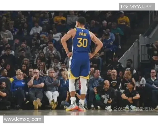 勇士雄鹿圣诞大战精彩对决NBA赛场火花四溅引人瞩目 勇士雄鹿圣诞大战精彩对决NBA赛场火花四溅引人瞩目